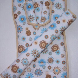 Set für "Emmaljunga" , Blümen beige,braun,blau auf weiss