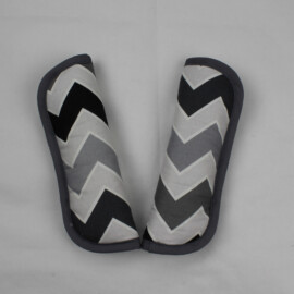 Gurtpolster für Kinderwagen , ZigZag grau/schwarz/weiss