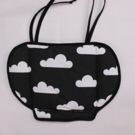 Kissen für Kiwa , Wolken auf schwarz