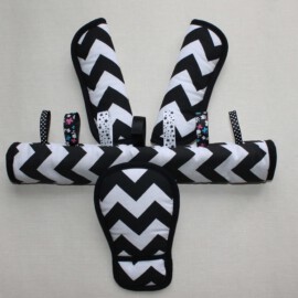 Bügelbezug ,Gurtpolster und Schnallenpolster , “Zig Zag chevron schwarz/weiss”