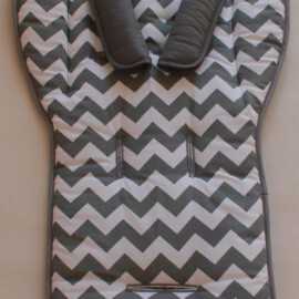 Sitzauflage mit passenden Gurtpolstern für den Sportsitz des „Resea Moon Sport Buggy“ , Baumwollstoff „Zig Zag chevron