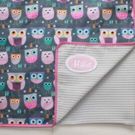 Babydecke aus  Waffelpiqué,Leichte Babydecke, Kinderwagendecke ,Eulen auf grau