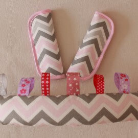 Bügelbezug mit passenden Gurtpolstern ,ZigZag  pink,grau,weiss mit Bändchen